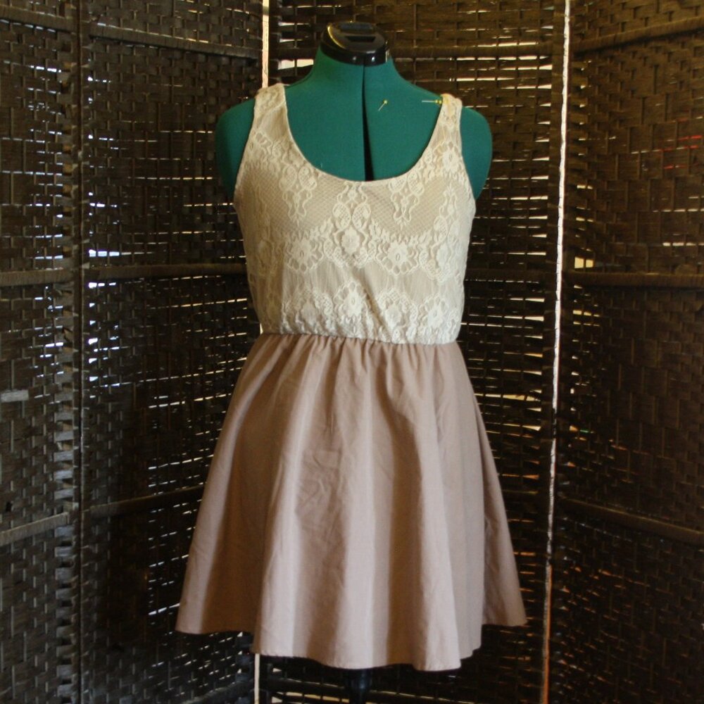 Alice Moon Tan & White Lace Dress